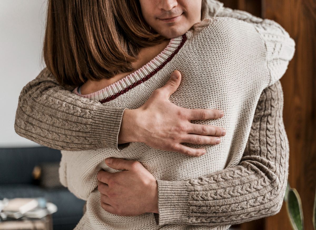 ¿Por qué te cuesta confiar en los demás? Claves para entenderlo